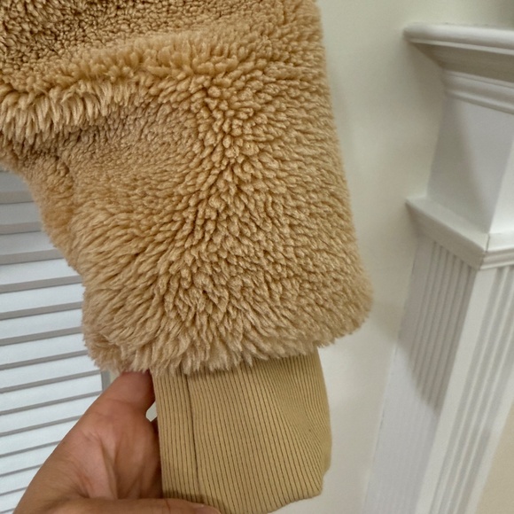 Alo Yoga Sherpa Foxy Hooded Jacket Small - Picture 8 of 8